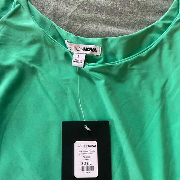 Fashionnova NEW with tags! Double lined green midi dress - Picture 3 of 3